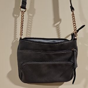 Chic Black Crossbody Bag with Gold Chain Accent